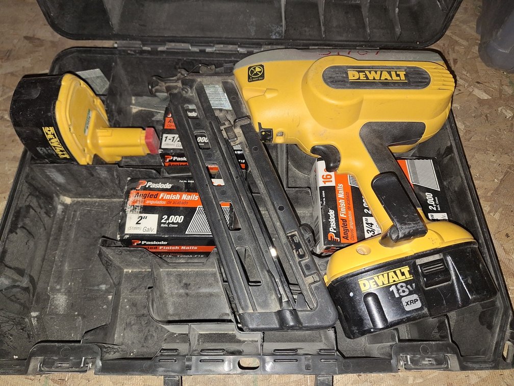 Dewalt 18V Nailer, 2 Batteries, Charger