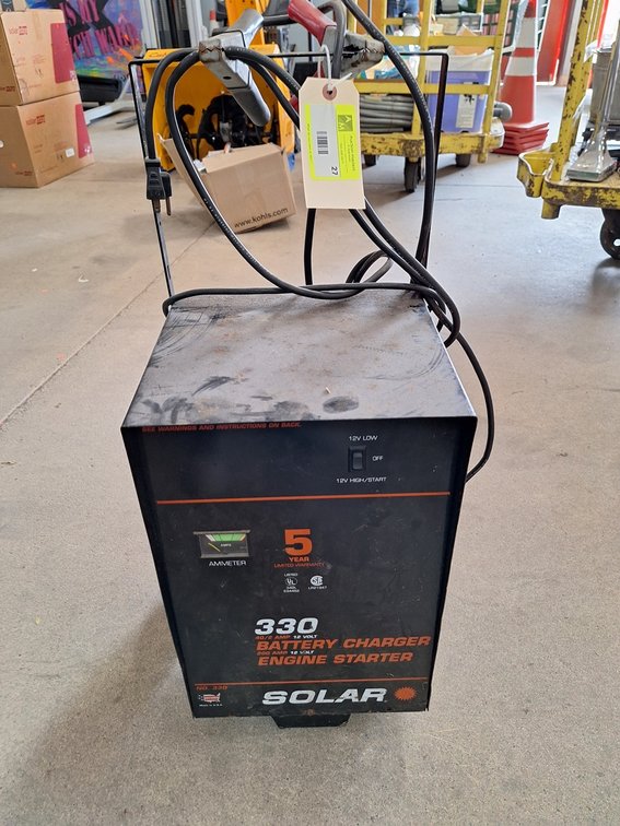 Solar Battery Charger Engine Starter 300, Model 141-285-901, 40/2 AMP, 12V