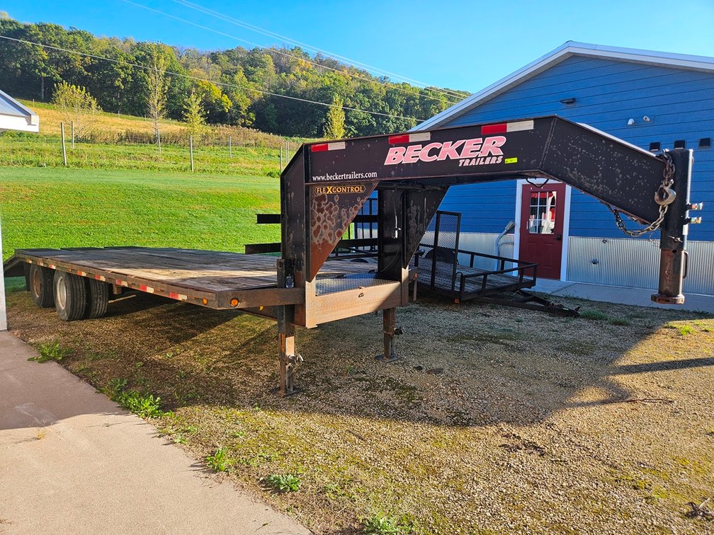 2011 Becker Trailers 5th Wheel Dovetail Tandem Axle Trailer, VIN 1E9BF252XBS230844, 20'X8' Bed Plus 5' with Ramps
