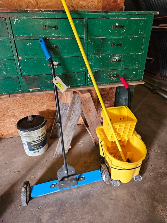 Empire HD 24" Magnetic Sweep, Mop Bucket