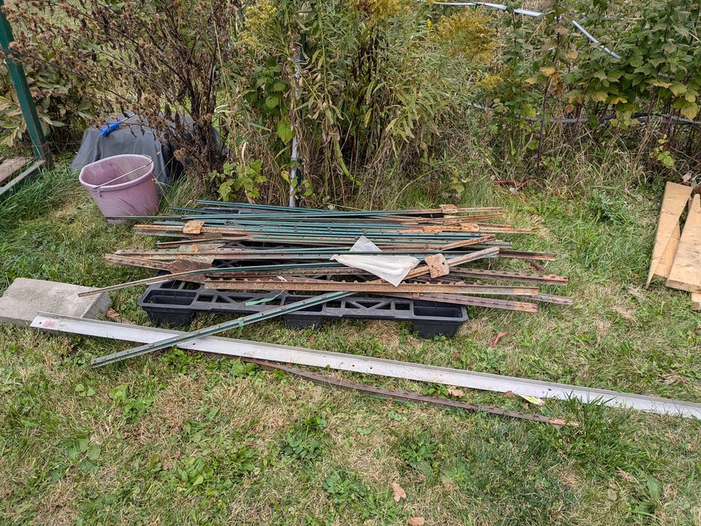 Assorted Metal Fence Posts