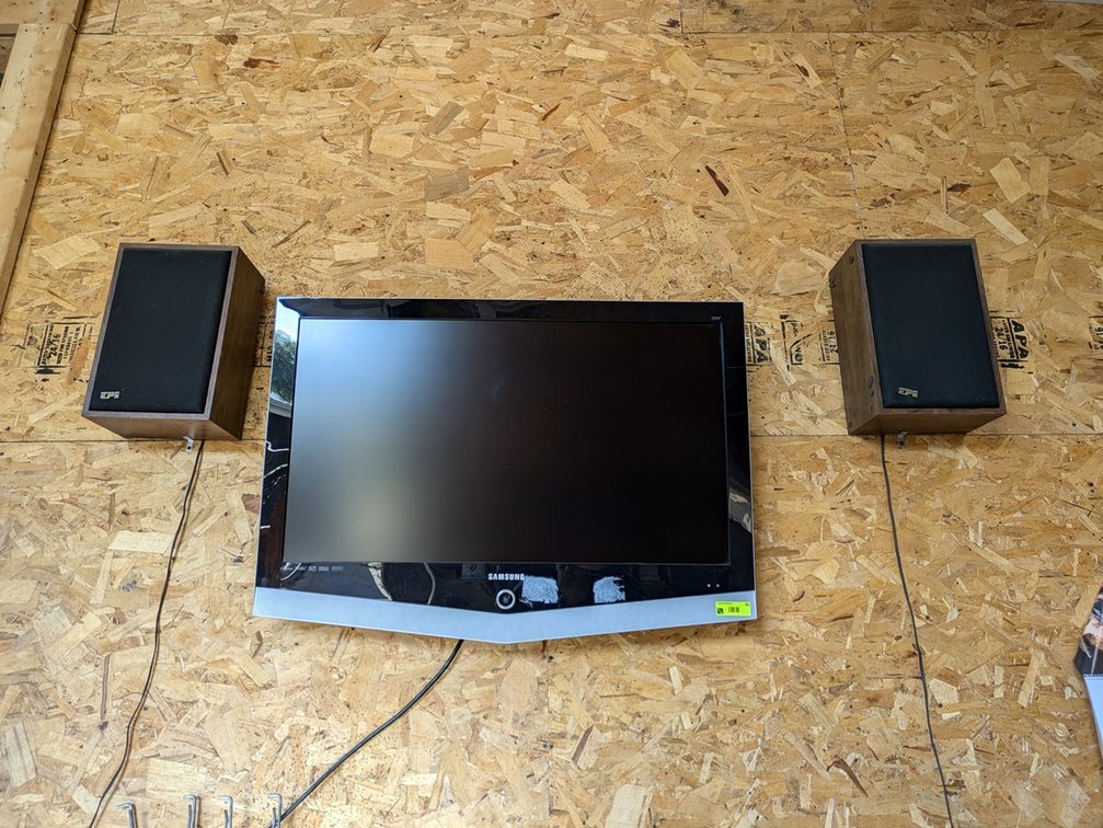 Samsung TV, 2 Speakers