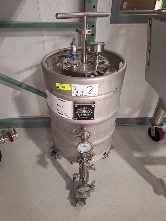 Craftmaster SS Pressurized Yeast Brink on Wheels
