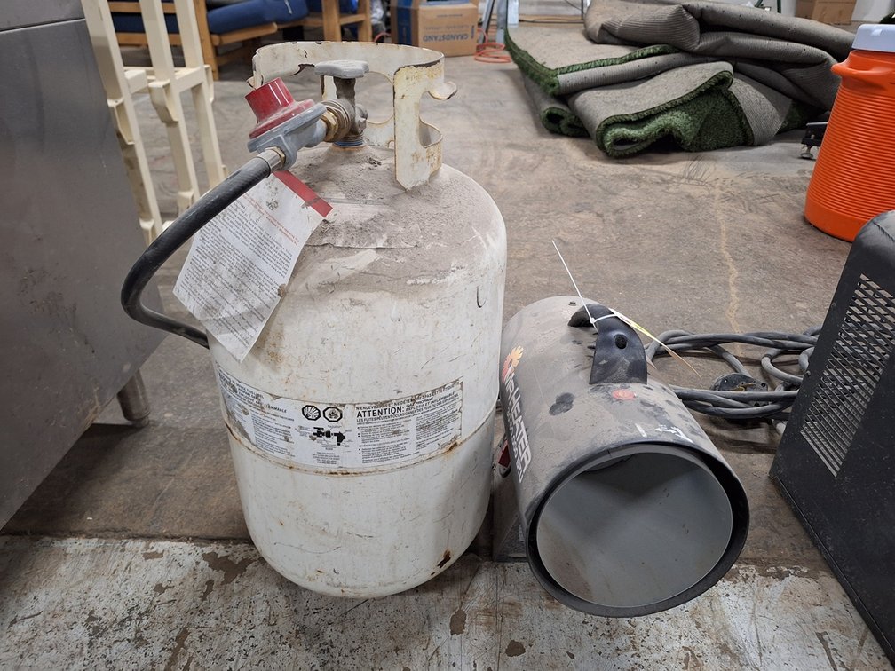 Mr. Heater 30-60,000 BTU Jobsite Heater with LP Tank