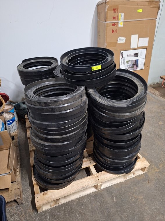 Approx. 100 Poly Keg Stacking Rings