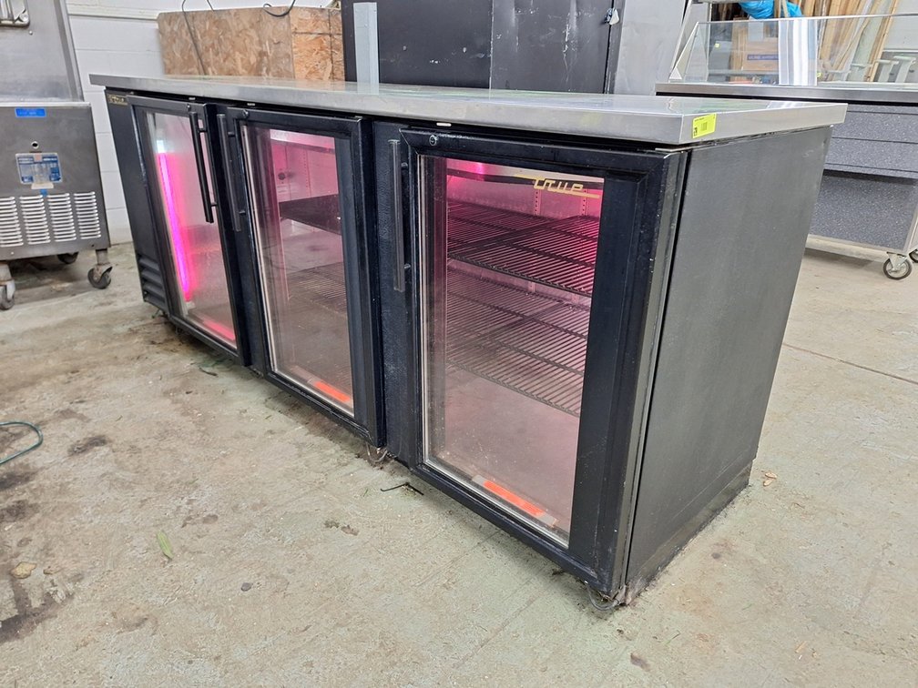 True Back Bar Cooler on Wheels, Model TBB-4G, 115V, 90"x28"x37", Runs and Cools
