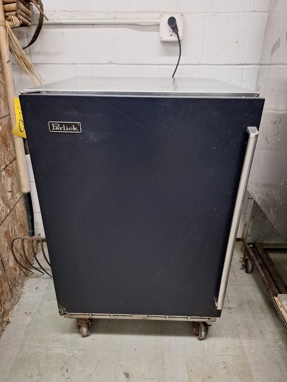 Perlick Bar Cooler on Wheels, Model HC24WS, 115V, 24"x24"x38", Runs and Cools