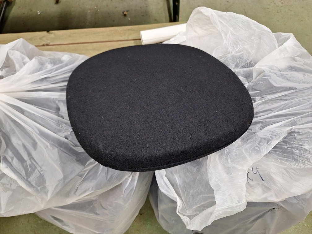 27 Black Cushions 
