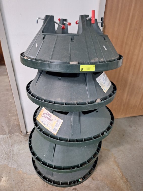 5 Poly Christmas Tree Stands
