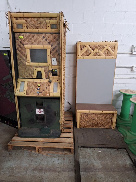 Tiki Themed Photo Booth, Approx. Assembled Size 31"x84"x76"