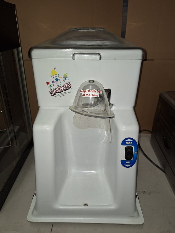 Snowie 3000 Commercial Snow Cone Maker, Serial 20105977, 115V, Working-like new! Over $3000 Retail