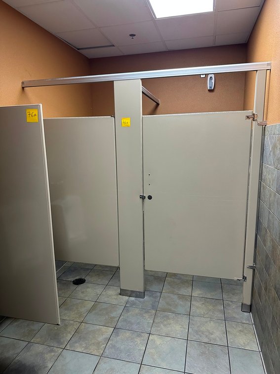 MEN'S Bathroom Partitions