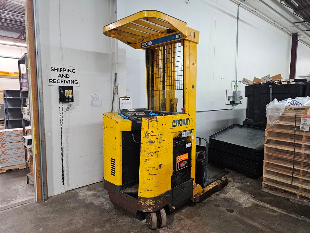 Crown 36V Electric Forklift with Charger (1 PH), Model 3CRDTT-S, Serial H-13096-3, 3000 Lb. Lift Capacity, Tilt/Side Shift/Reach
