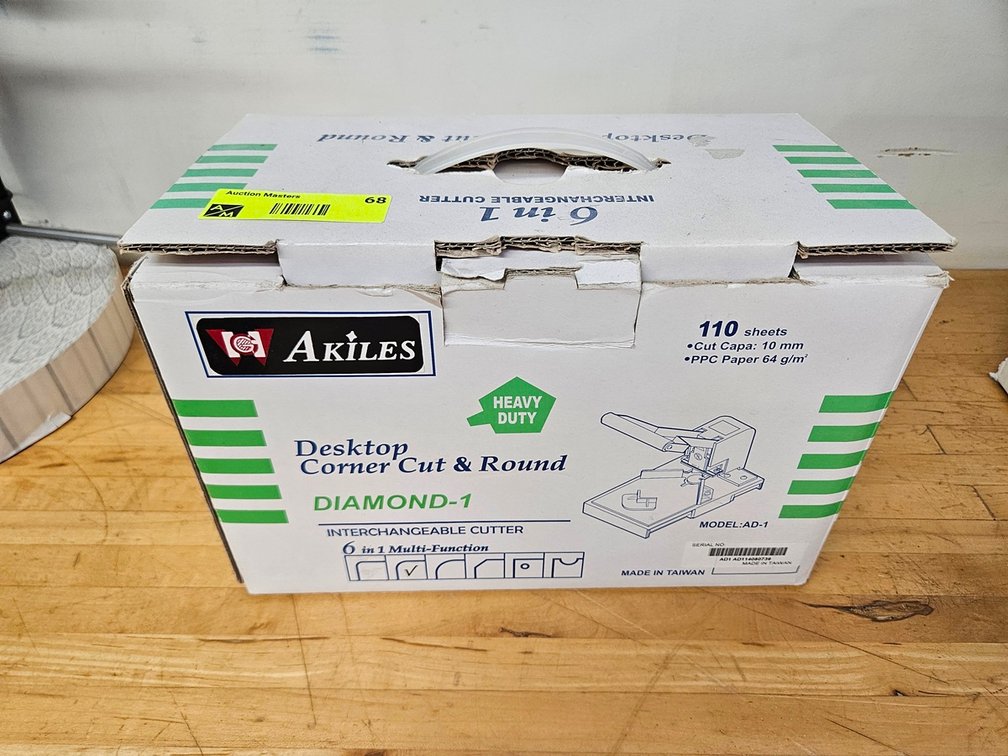 Akiles Desktop Corner Cut/Round Tool