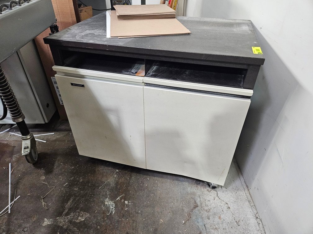 Metal Cabinet on Wheels, 30"x20"x26"