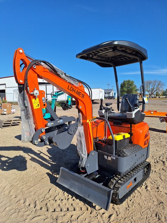 2025 LandHero ME18 Mini Excavator, Model LDH-ME18-ZW