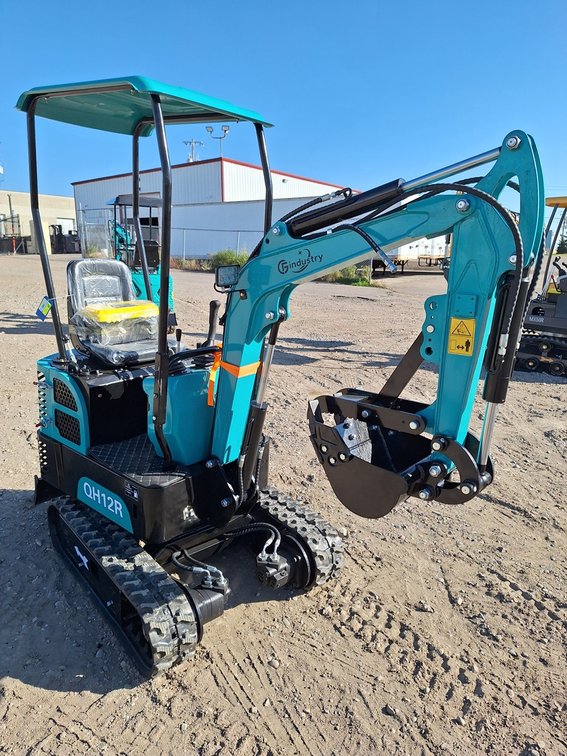 2025 CFG Mini Excavator, Model QH12R