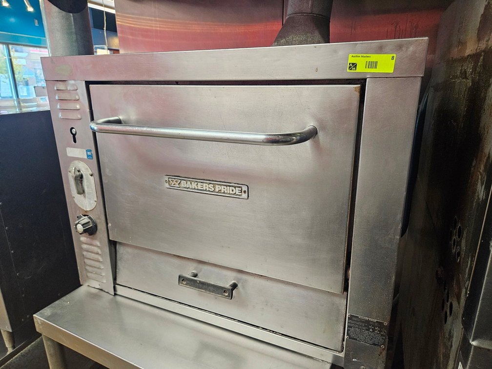 Bakers Pride Stone Pizza Oven, Nat. Gas, 32"x27"x24"