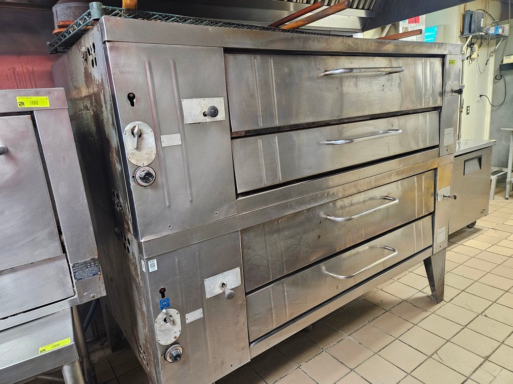 Bakers Pride Double Stone Pizza Oven, Model Y602, Nat. Gas, 78"x43"x66"
