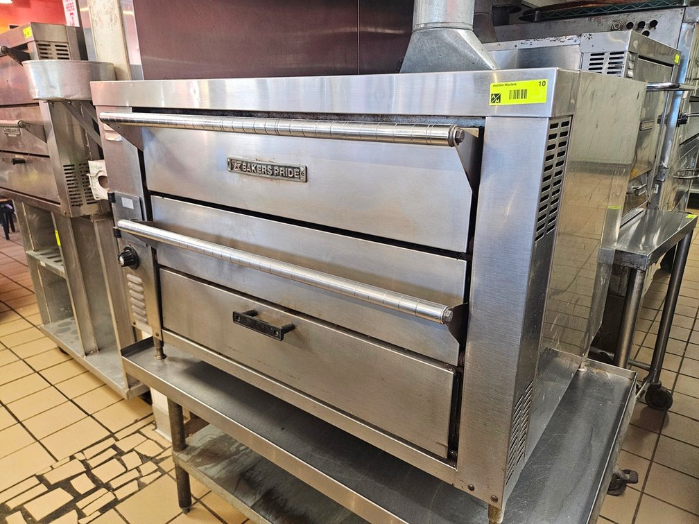 Bakers Pride 2 Door Stone Pizza Oven, Model GP-61, Nat. Gas, 42"x32"x30"
