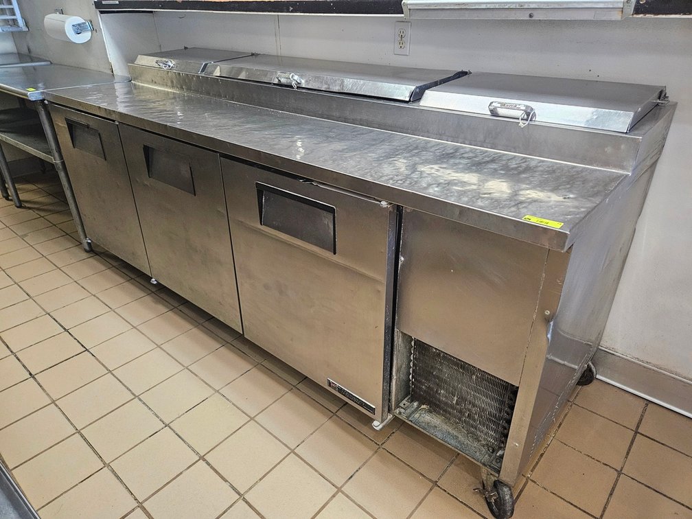 True Refrigerated Pizza Prep Table on Wheels, Model TPP-93, 93"x33"x40"