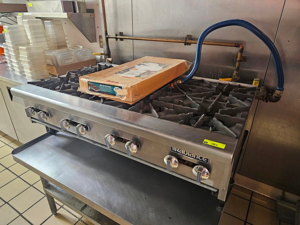 Radiance 8 Burner Cooktop with Alternative Broiler Top, Nat. Gas, 48"x30"x16"