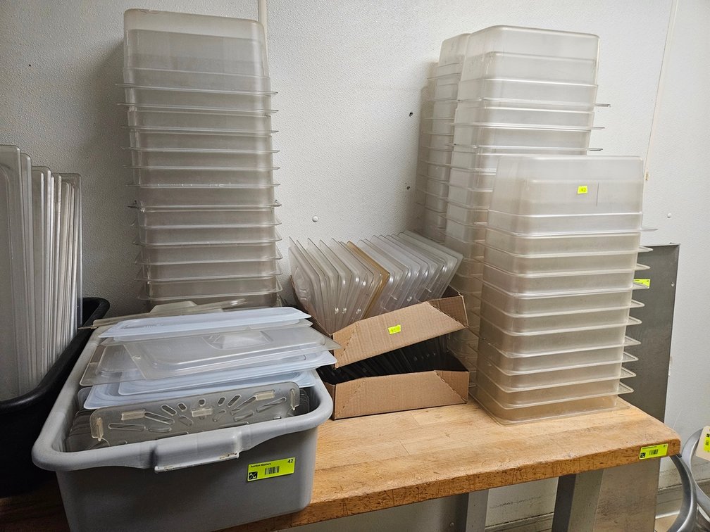64 Plastic 1/3 Pans with Lids