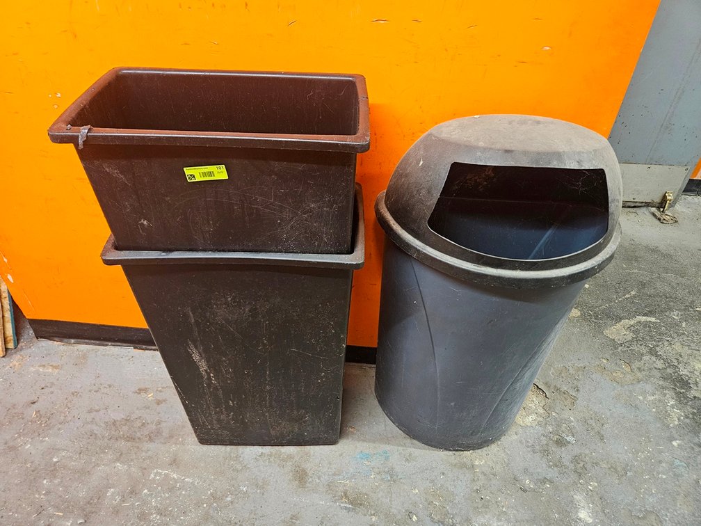 3 Assorted Trash Cans