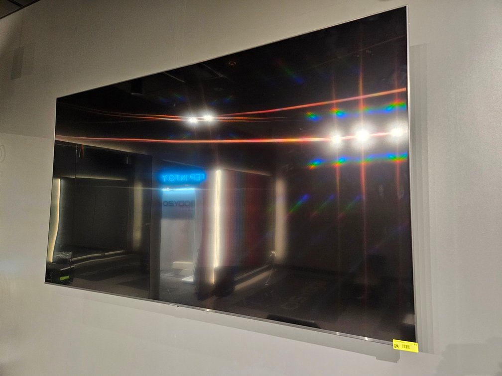 Samsung 85" TV with Wall Mount