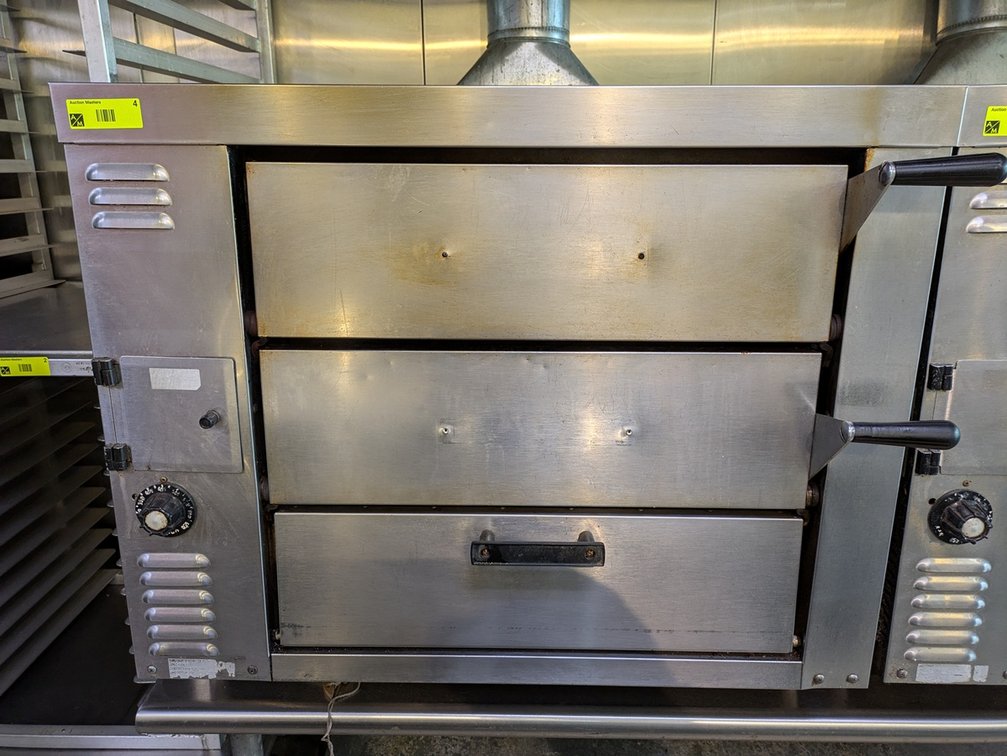 Bakers Pride 2 Door Stone Pizza Oven, Model GP-51, Nat. Gas, 33"x31"x29"
