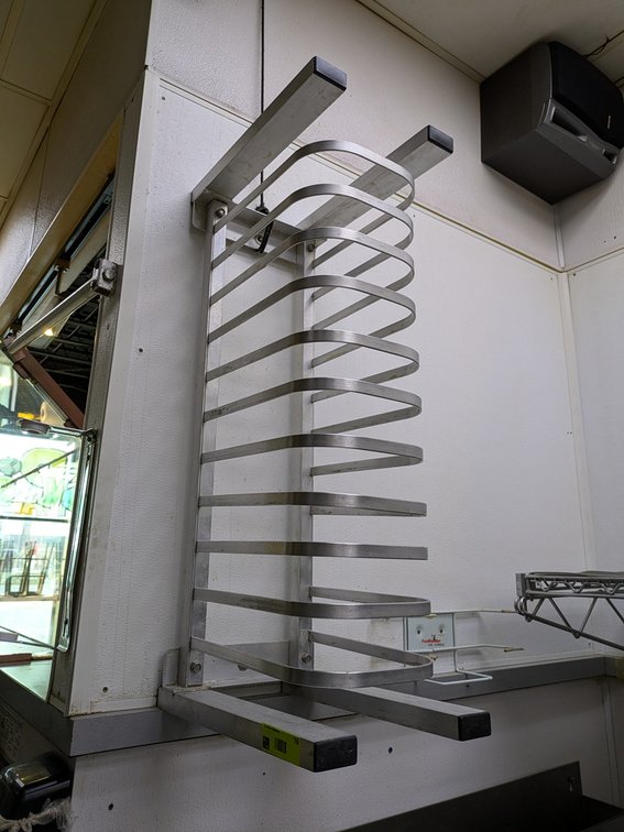 Aluminum Wall Mounted Pizza Pan Rack, 10"x15"x31"
