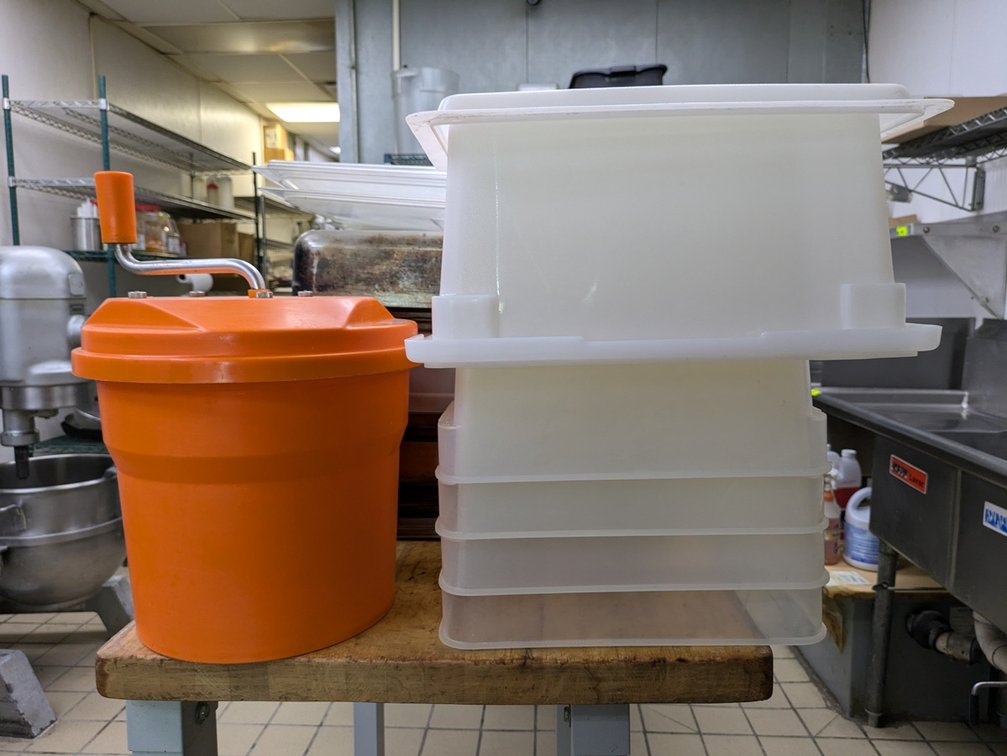 Salad Spinner, 5 Assorted Plastic Bins and Lid