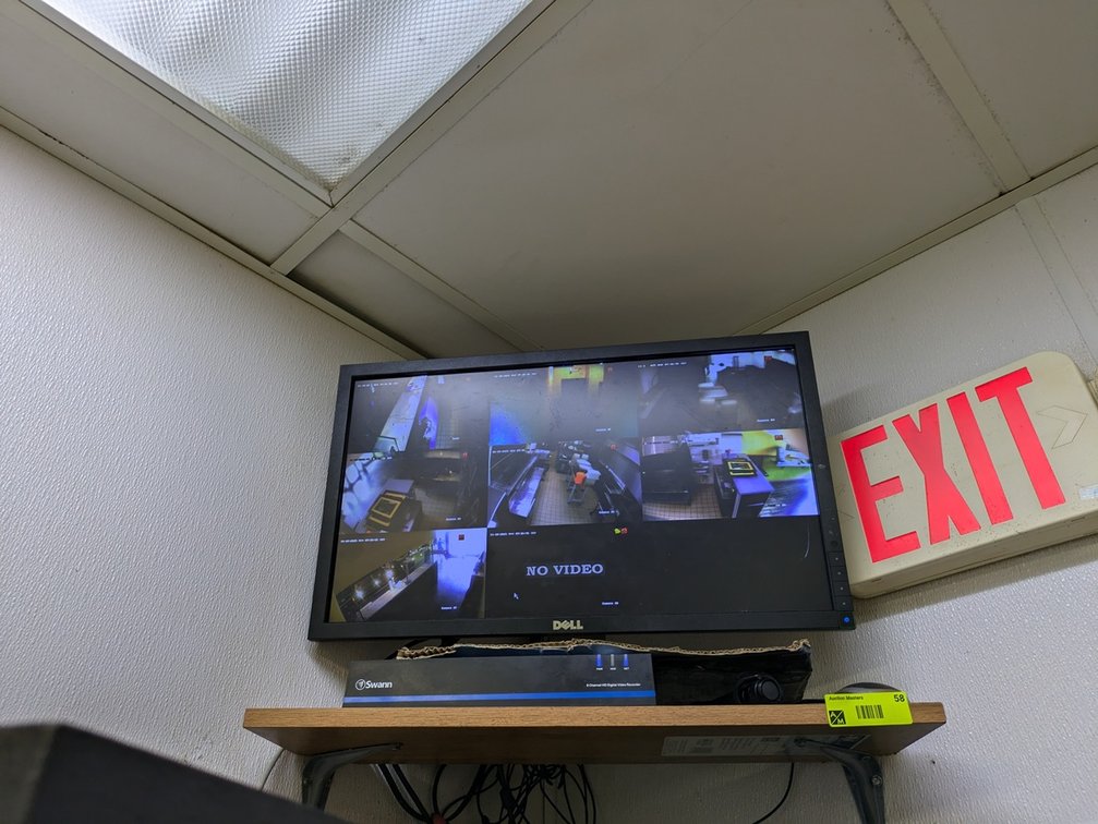 Swann Security System with Monitor, DVR and 7 Cameras