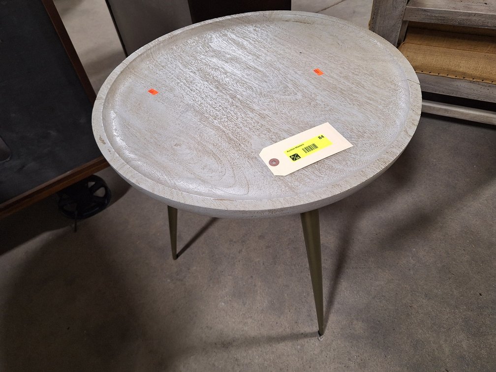 Crestview End Table, 20.5"x20.5"x23"