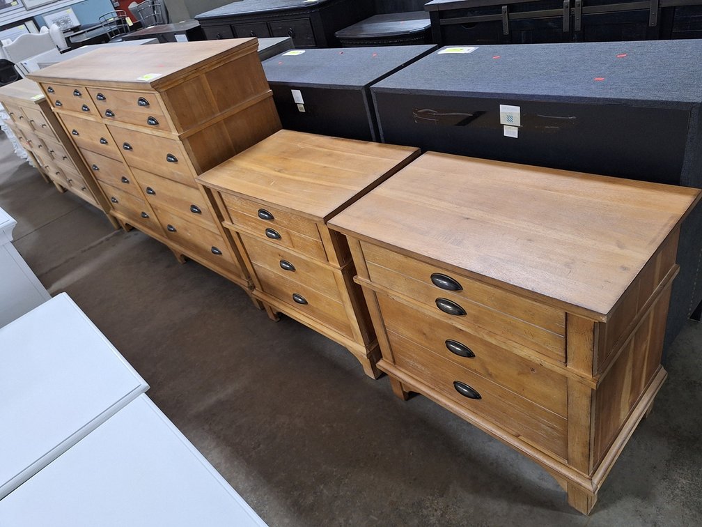 Klaussner Wood 8 Drawer Dresser 66"x18"x41.5" with 2 Drawer Night Stands 28"x17"x28" 