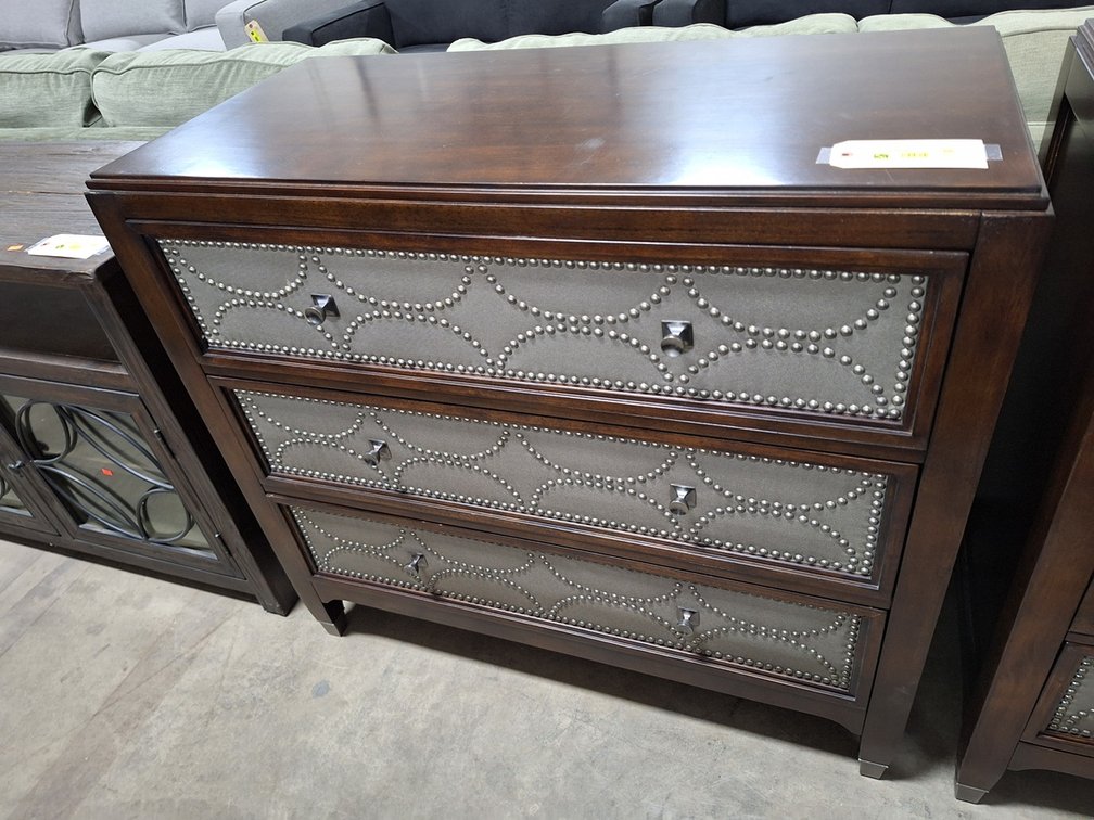 Bassett 3 Drawer Dresser, 40"x19"x37"