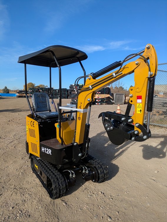 2025 CFG Mini Excavator, Model H12R, Unused