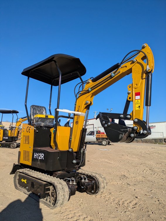 2025 CFG Mini Excavator, Model H12R, Unused