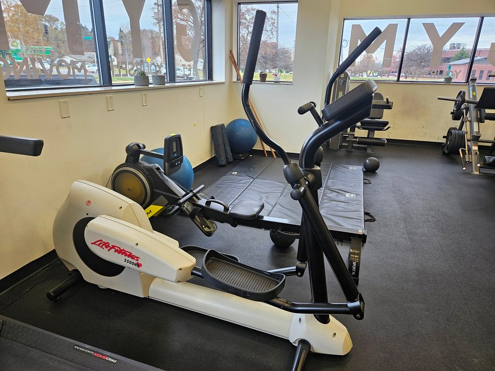 Life Fitness 5500HR Elliptical Machine