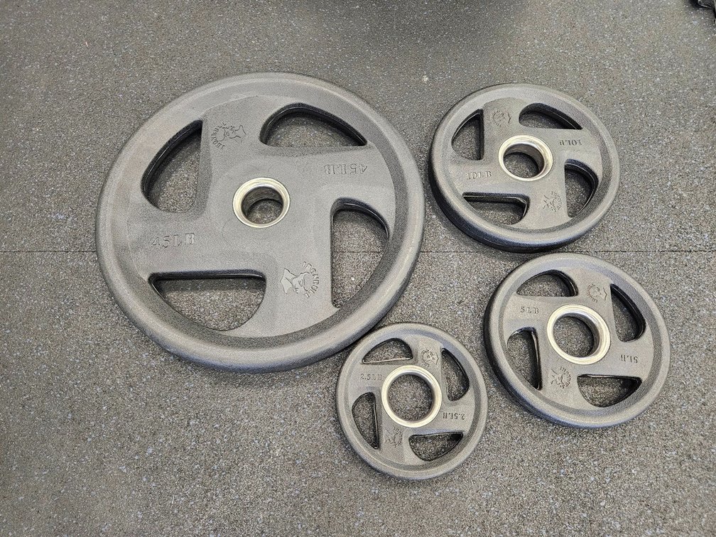 Ironbull Rubber Coated Plates, 12 Total: 4 - 45 Lb., 4 - 10 Lb., 2 - 5 Lb. and 2 - 2.5 Lb.