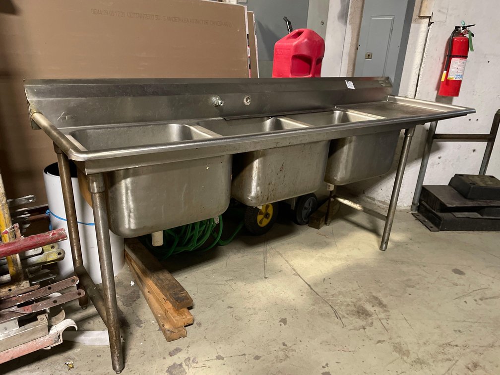 3-Compartment Sink w/Right Drain Board