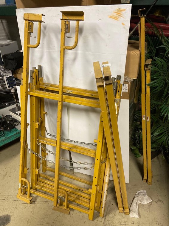 Scaffolding (3 Uprights, 6 Siderails, 1 Wallboard)