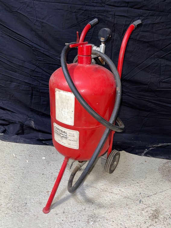 Portable Central Pneumatic Sand Blaster