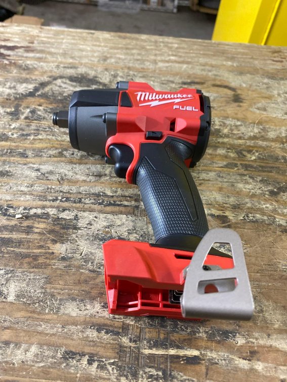 M18 Fuel 1/2" Mid-Torque Impact Wrench w/ Friction Ring