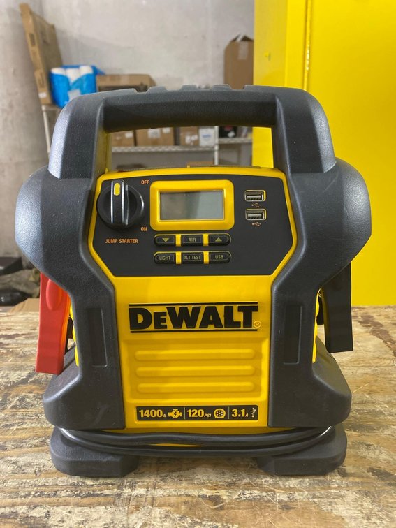 Portable Power Jump Starter 1400 Peak 700 IA 120 PSI 3.1A