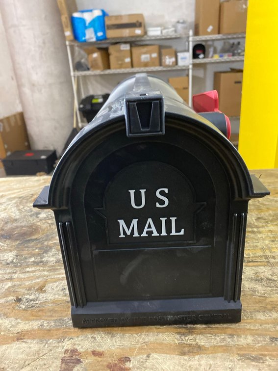 Hampton Plastic Mailbox