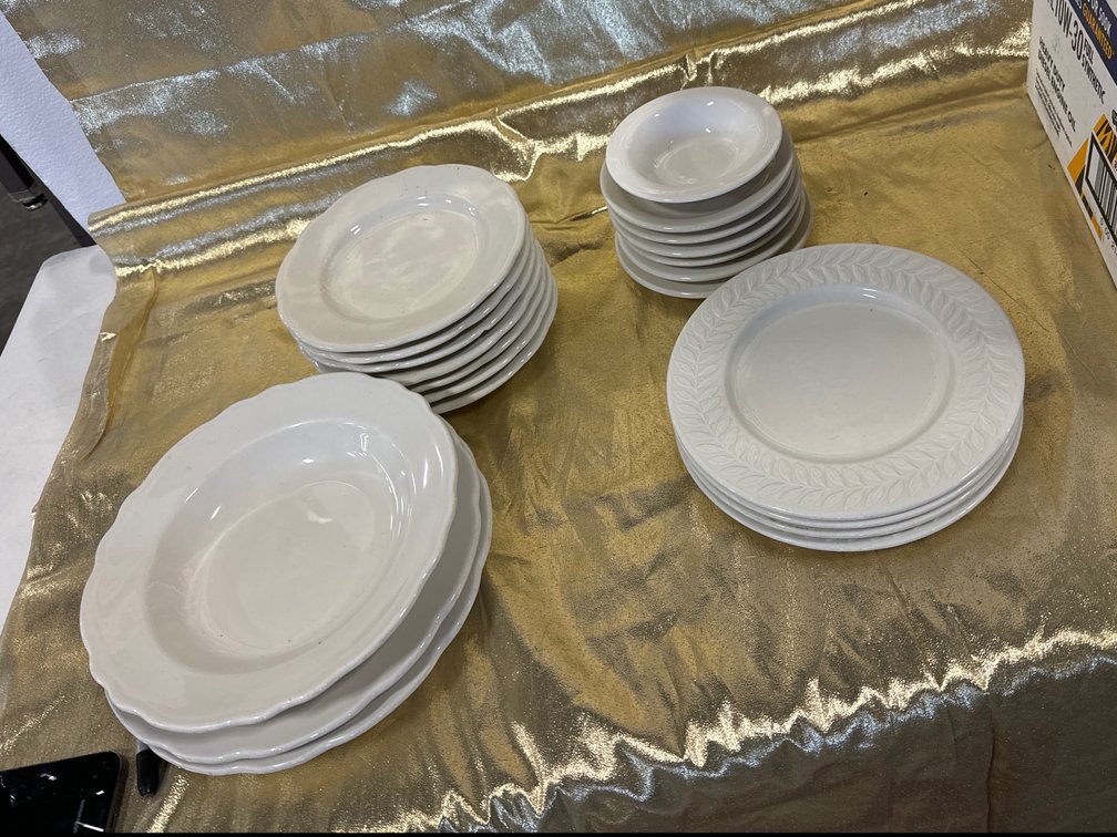 (14) 10.5" White Plates
