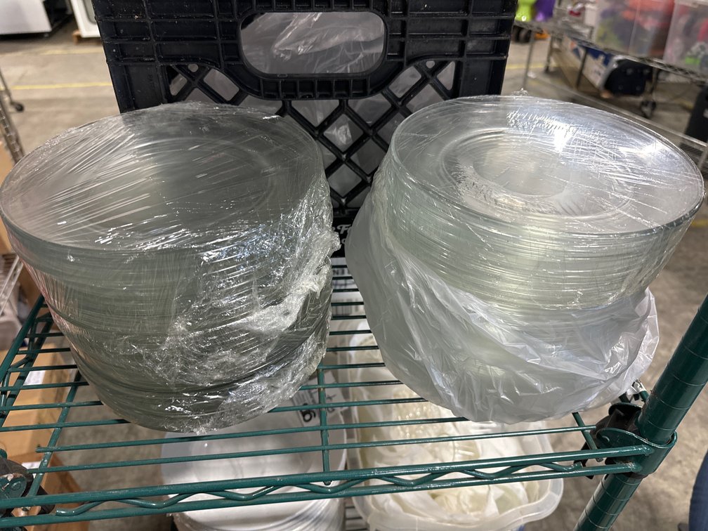 (76) 8"Clear Glass Plates