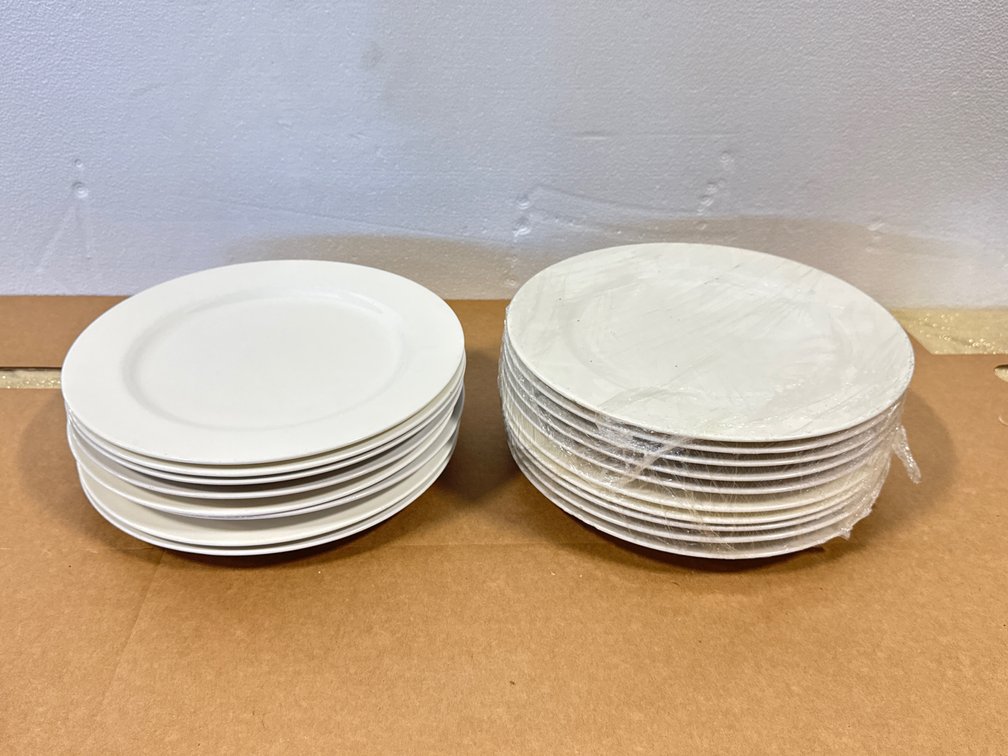 (18) 10.5"White Plates