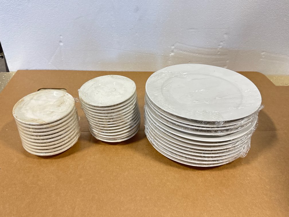 (24)Saucer and(12) White Plates